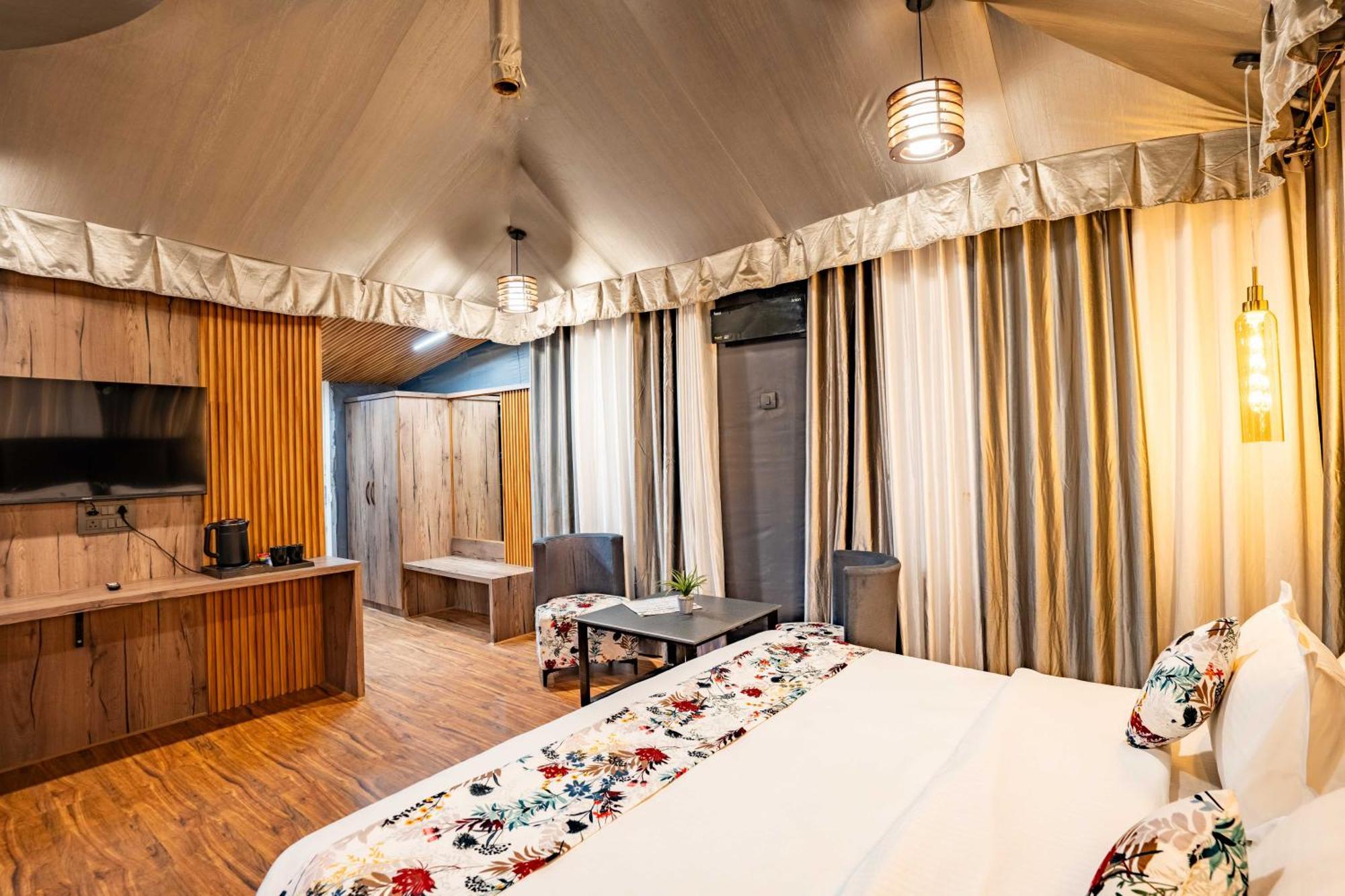 The Whispering Oaks Hotel Nainital Luaran gambar