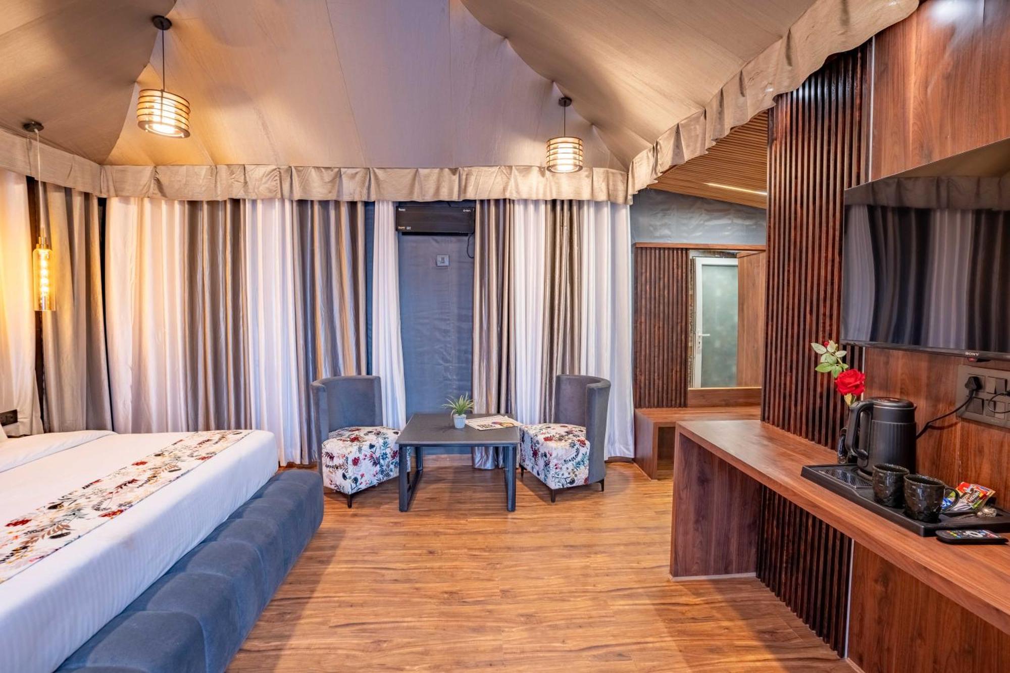 The Whispering Oaks Hotel Nainital Luaran gambar