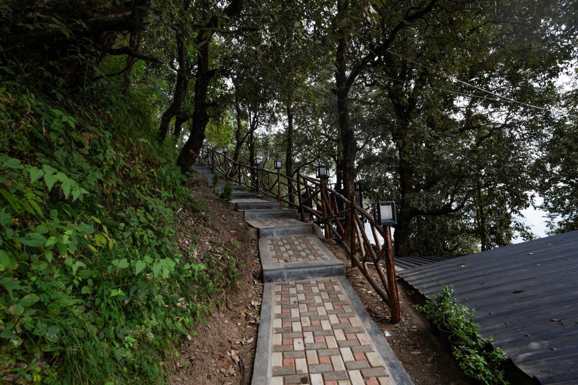 The Whispering Oaks Hotel Nainital Luaran gambar