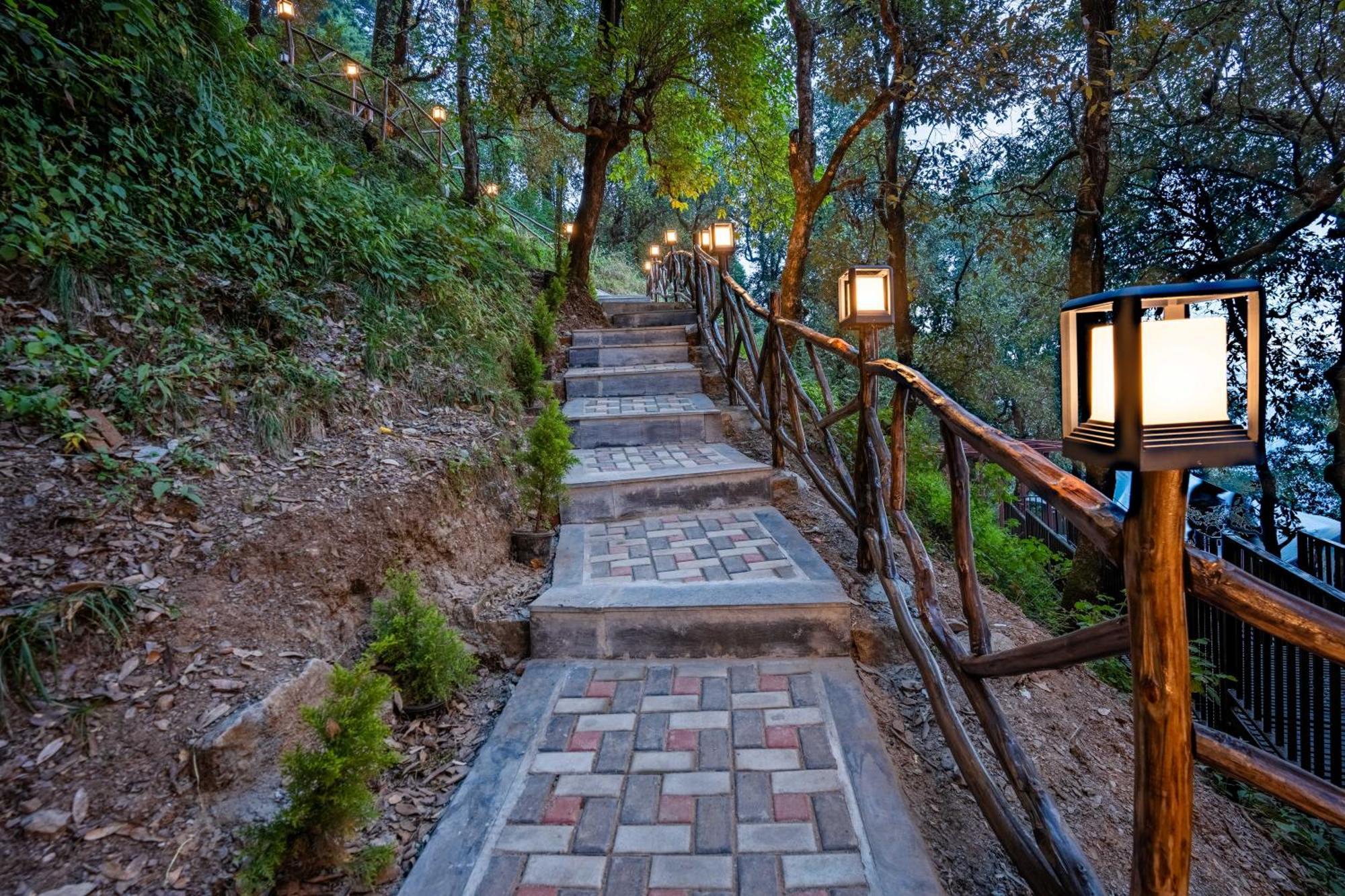 The Whispering Oaks Hotel Nainital Luaran gambar